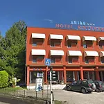 Aries Hotell 3*